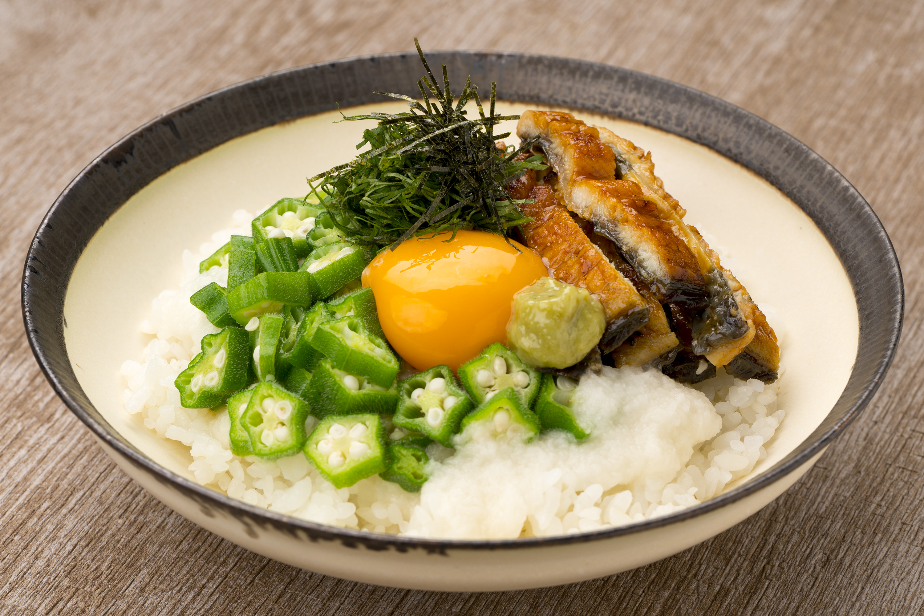 うなとろ丼