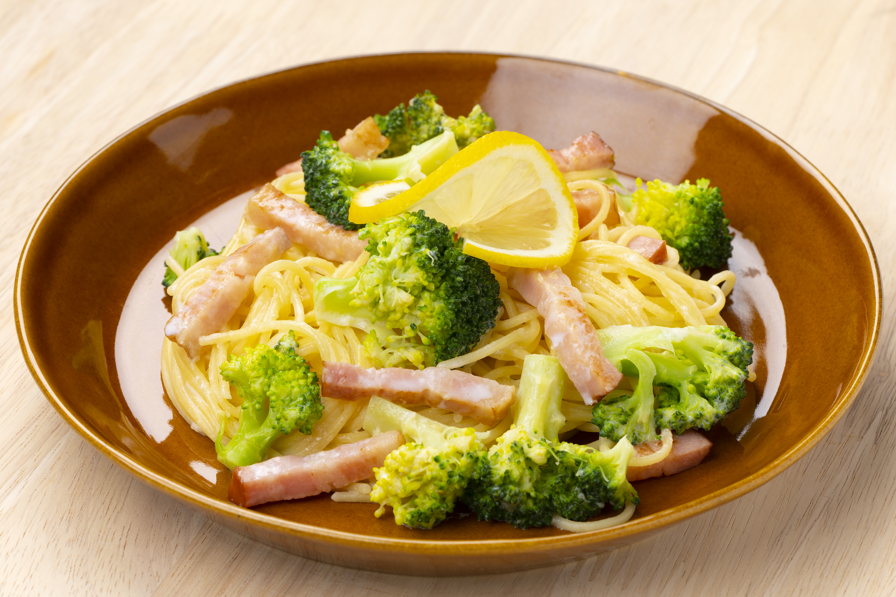 ベーコンとブロッコリーのレモンクリームパスタ