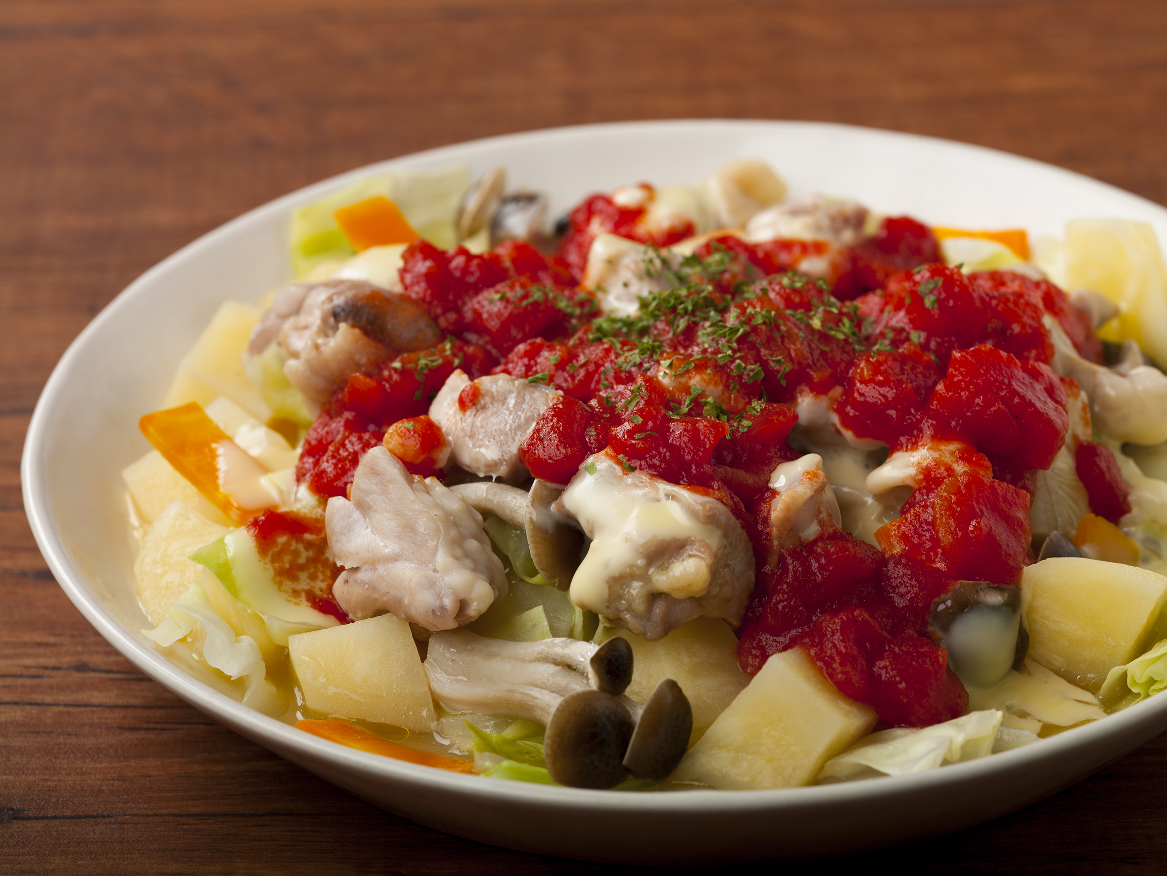 蒸し野菜とチキンのトマトソースかけ