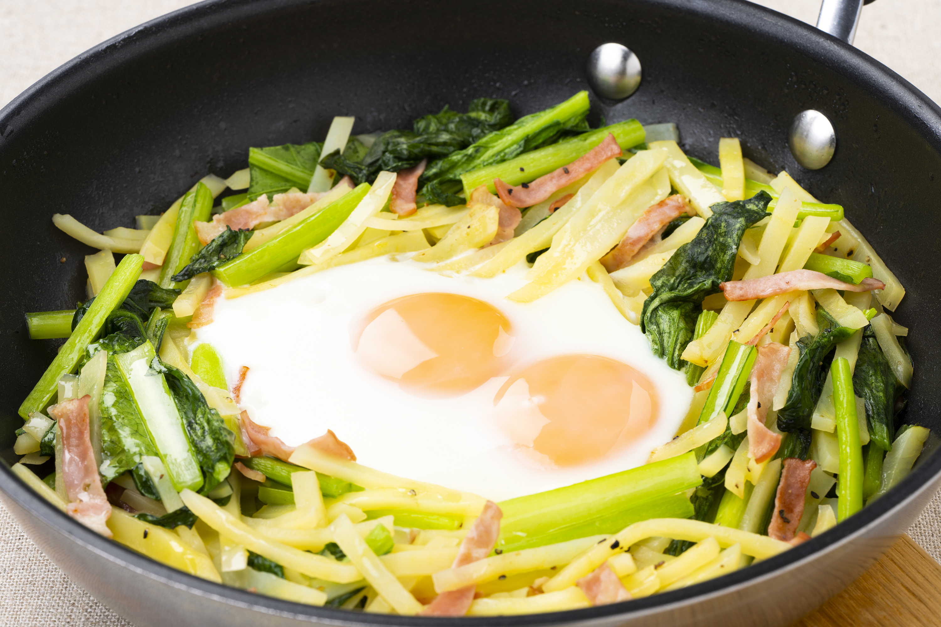 小松菜とじゃが芋の巣ごもりたまご