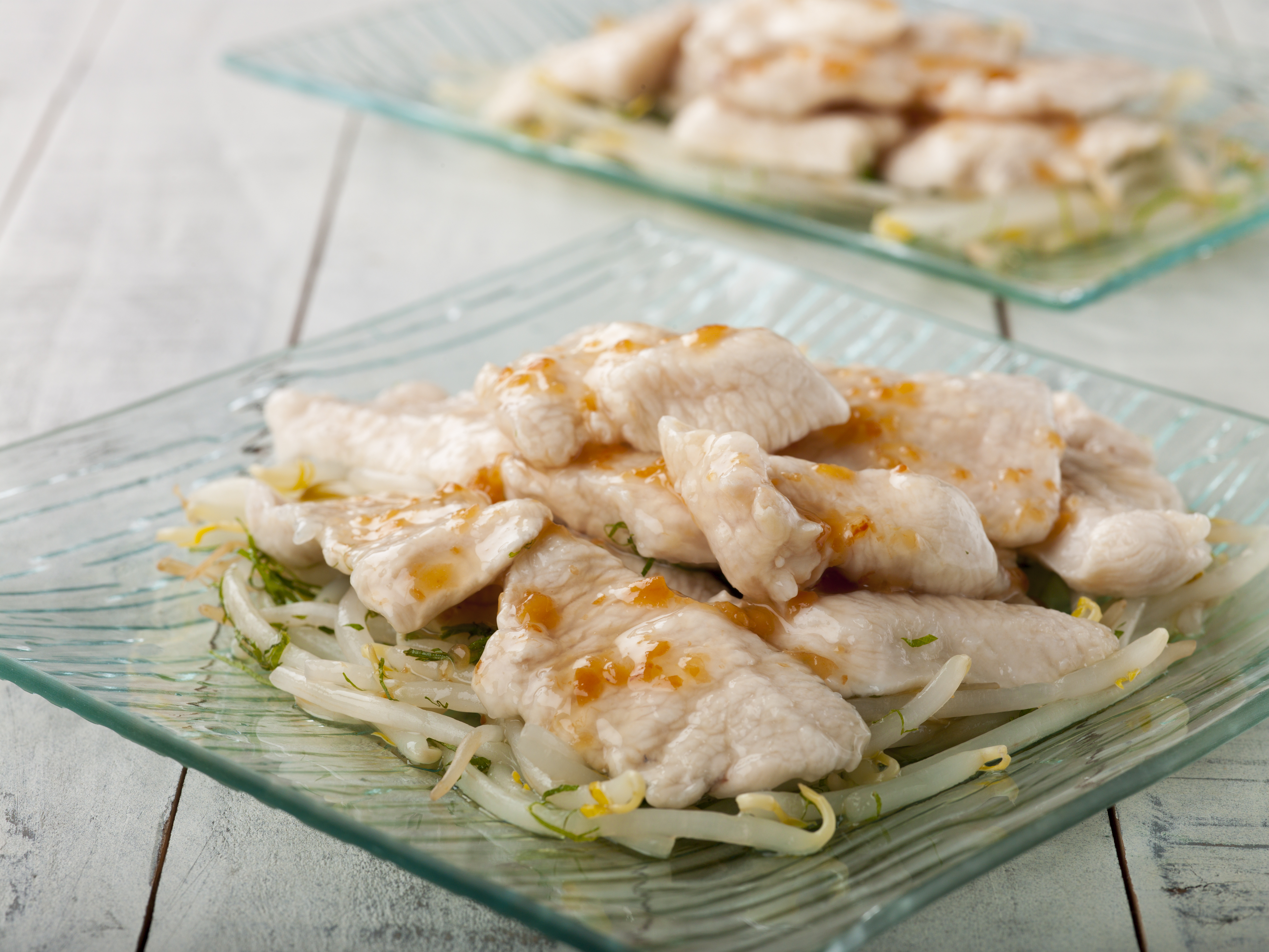 鶏肉のくずたたき梅肉ソースがけ