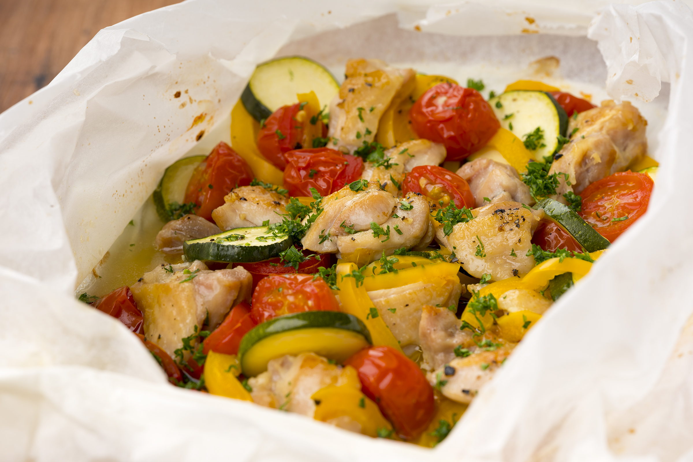 夏野菜と鶏肉の包み焼き