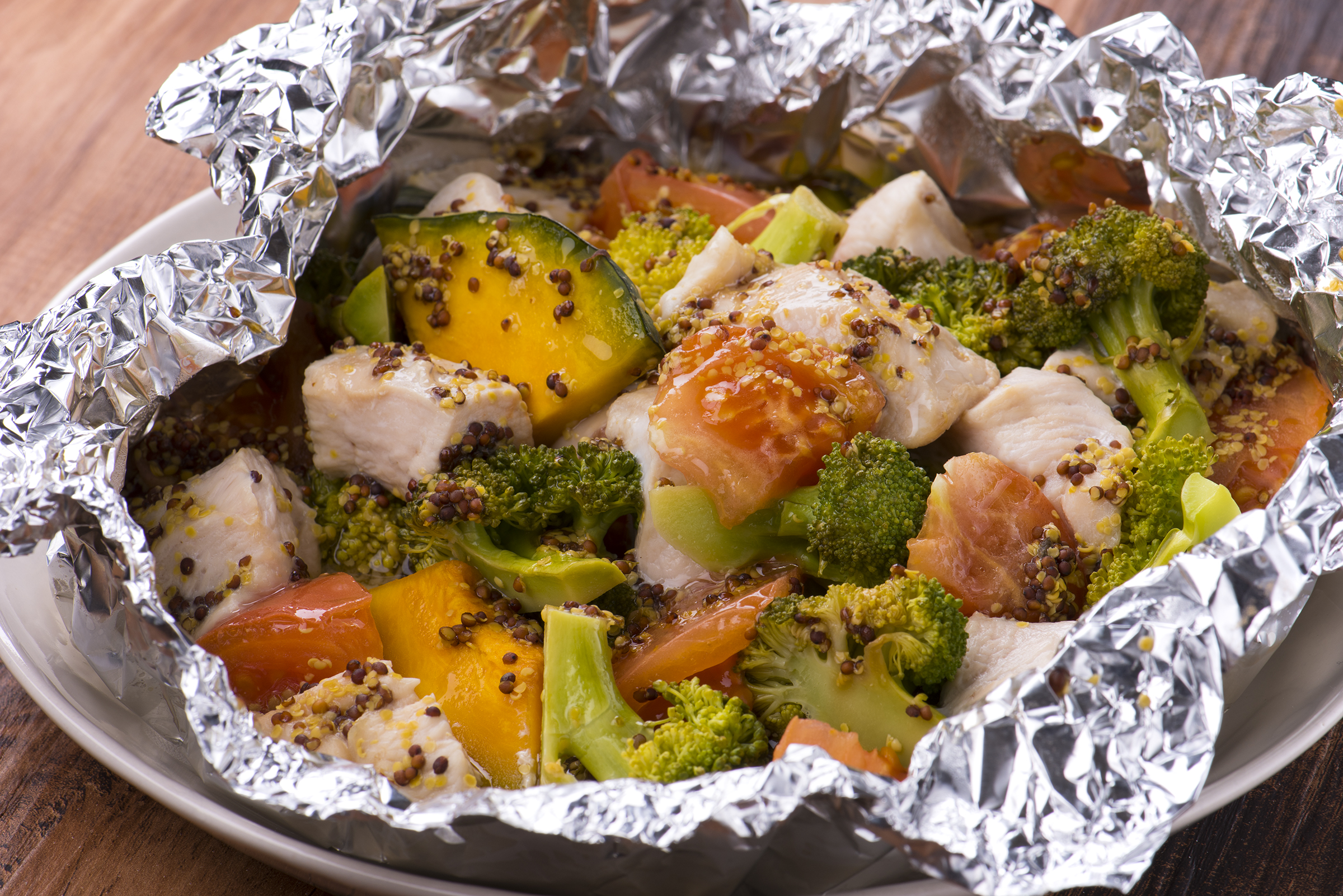 鶏肉と緑黄色野菜のハニーマスタード蒸し